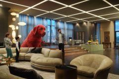 Clifford-de-Grote-Rode-Hond_st_7_jpg_sd-low_Courtesy-Paramount-Pictures